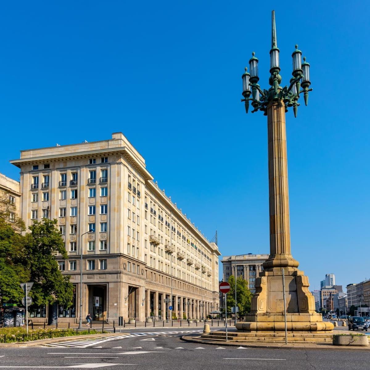 Golden In - In The Center - Plac Konstytucji Butas Warsaw